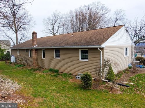 65 Ream Rd, Ephrata PA  17522-9792 exterior