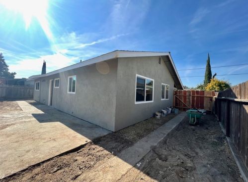 7076 Barbera Ave, Winton CA  95388-9302 exterior