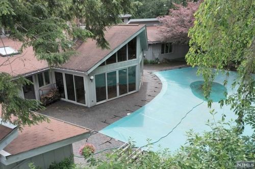 880 Cherokee Ln, Franklin Lakes, NJ 07417-2834