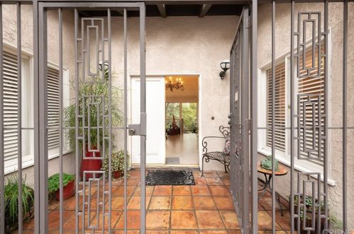3910 Sumac Dr, Van Nuys, CA 91403-4638