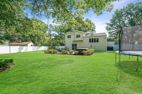 2 Autumn Dr, Mount Sinai NY  11766-2300 exterior