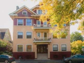 1304 Ash St, Portland, OR 97214-6402