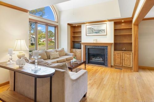 259 Housatonic Dr, Milford CT  06460-4935 exterior