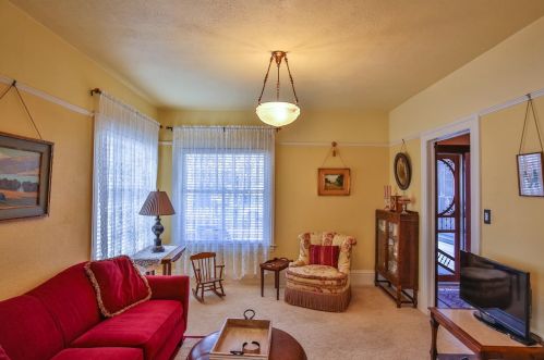 127 2nd St, Woodland, CA 95695-3316