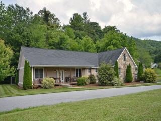 6 Stone Creek Rd, Fletcher, NC 28732-6537