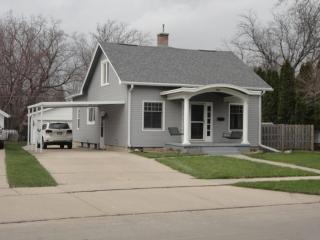 506 Walworth St, Elkhorn, WI 53121-1643