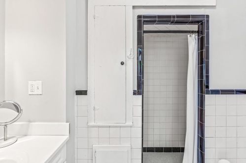 2927 Bernardo De Galvez Ave, Galveston TX 77550 exterior