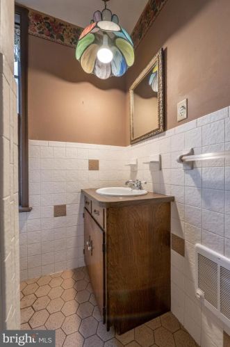 311 Walnut St, Lemoyne PA  17043-1647 exterior
