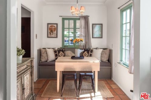 2621 Glenoaks Blvd, Glendale CA  91206-3108 exterior