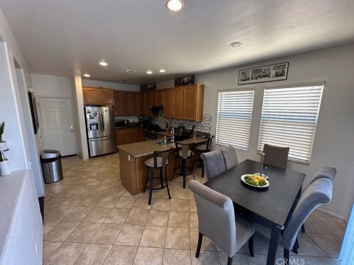 15156 Green Meadow Way, Victorville CA  92394-9521 exterior