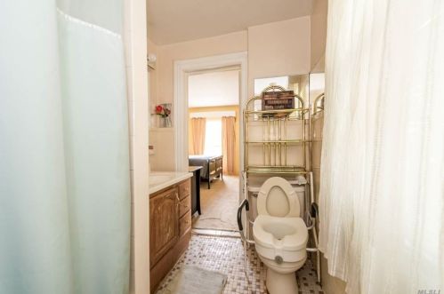 117 Magnolia Ave, Mount Vernon NY  10553-1244 exterior