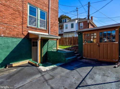 737 28th St, Harrisburg PA 17111-1127 exterior