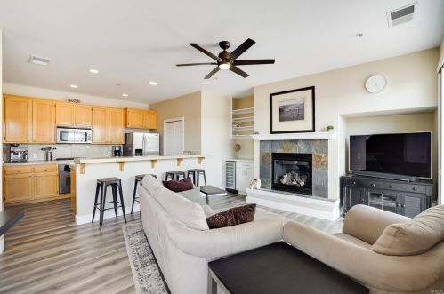 204 Johnson St, Windsor, CA 95492-8948