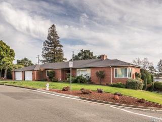 111 Loma Vista Dr, Vallejo, CA 94590-3469