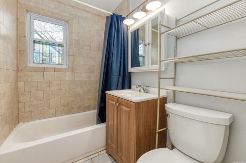 569 Beech St, Babylon NY  11703-1731 exterior