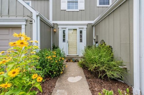 47 New London Ln, Oakmont, PA 15139-1100