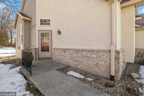3766 Burgundy Dr, Saint Paul, MN 55122-3164