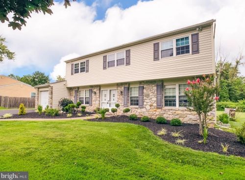 41 Kingsclere Dr, Southampton, PA 18966-3080