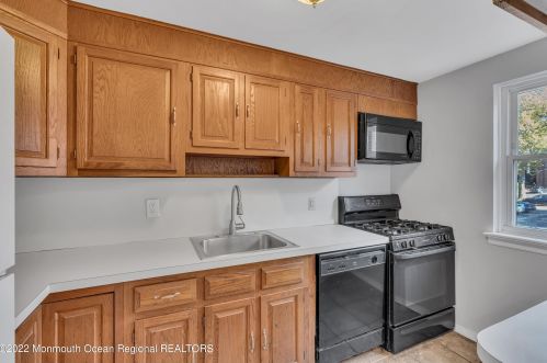 53 Manor Dr, Tinton Falls NJ  07712-2568 exterior