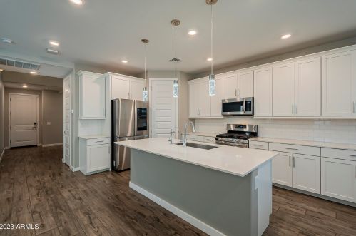 1094 Thompson Way, Chandler, AZ 85286-6474