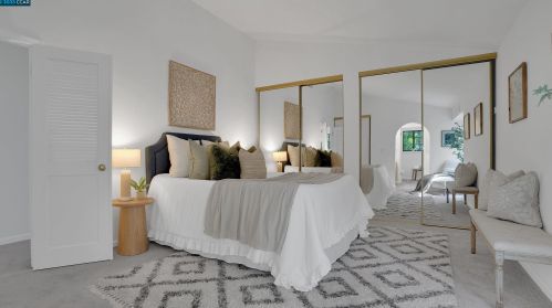 2101 Henry Ave, Pinole CA  94564-1771 exterior