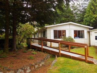 745 Green Dr, Waldport, OR 97394-9222