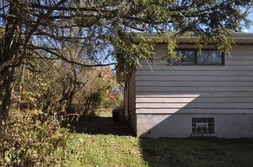 2559 Nicholson Rd, Sewickley, PA 15143-8502