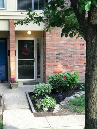 22 Burwood Ct, Cincinnati, OH 45218-1321