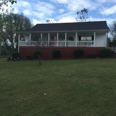 570 River Front Estates Ln, Hartsville, TN 37074-4060