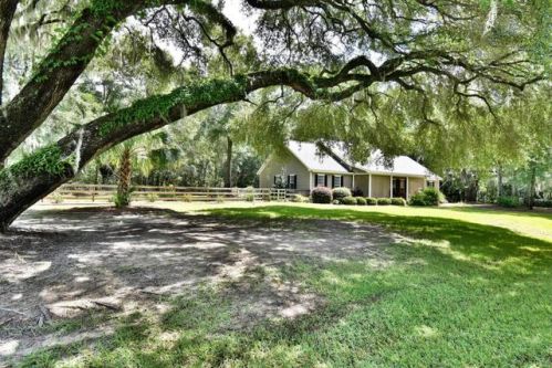 1 Old Barn Rd, Beaufort, SC 29907-1124