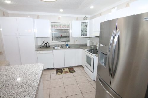 400 56th Ave, Hollywood, FL 33021-5701