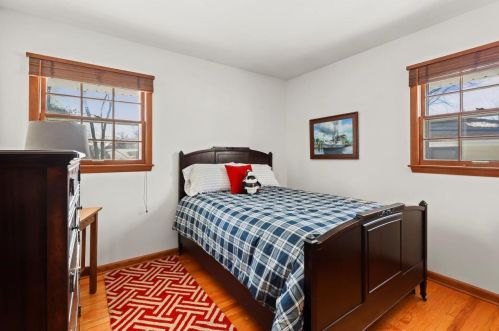 5353 Lakeview Dr, Greendale WI 53129-1930 exterior