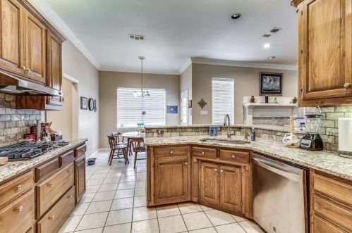 718 Couts St, Weatherford, TX 76086-5181