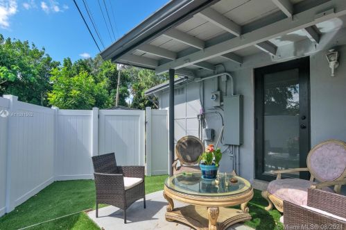 1961 56th Way, Hollywood FL  33021-3813 exterior