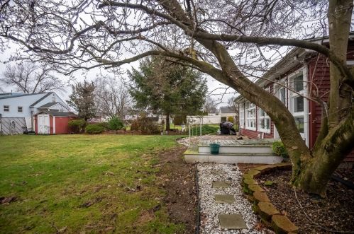 956 Mayfield Rd, Hermitage PA  16150-1846 exterior