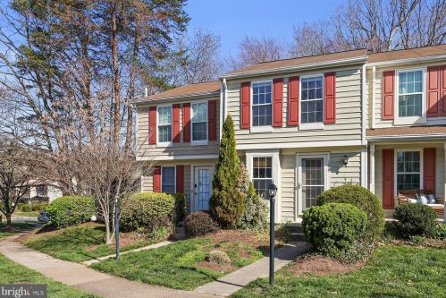 1621 Fieldthorn Dr, Herndon, VA 20194-1596