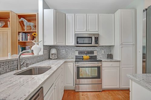 20 Four Oaks Rd, Bedminster NJ  07921-2048 exterior