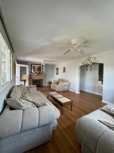 828 Greenfield Ave, Pittsburgh, PA 15217-2667