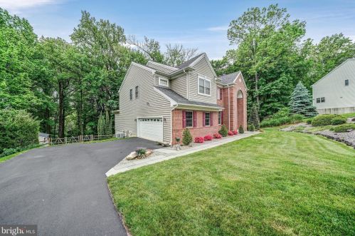3245 Sarum Farm Ln, Boothwyn, PA 19060-2258