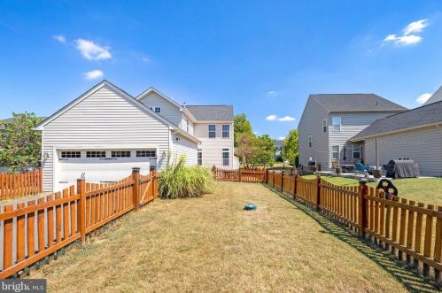 11 Broad Way, Lovettsville VA  20180-8608 exterior