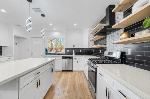 5920 Riverton Ave, North Hollywood CA  91601-1443 exterior