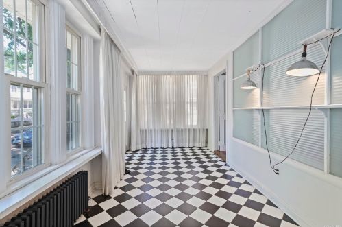 85-25 86th St, Jamaica, NY 11421-1201