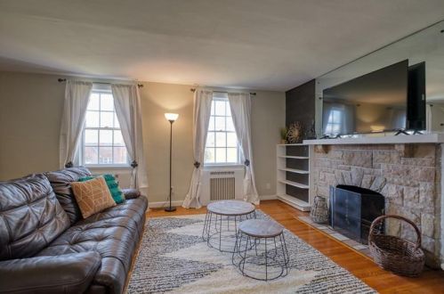 2353 Hollywood Dr, Pittsburgh, PA 15235-2716