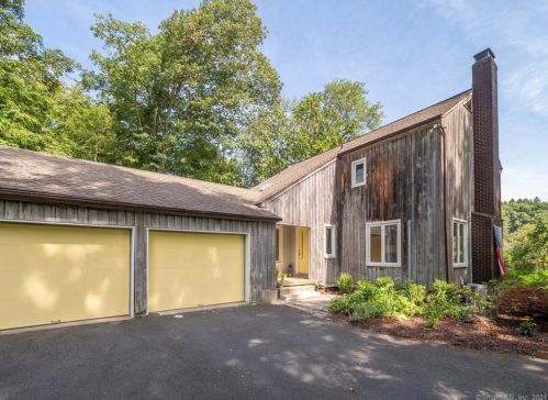 283 Mamanasco Rd, Ridgefield CT  06877-2425 exterior