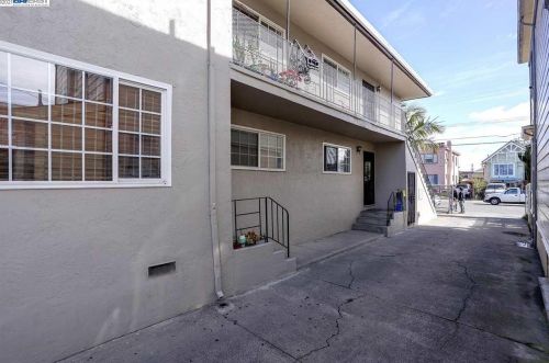 1517 51st Ave, Oakland CA 94601-5237 exterior