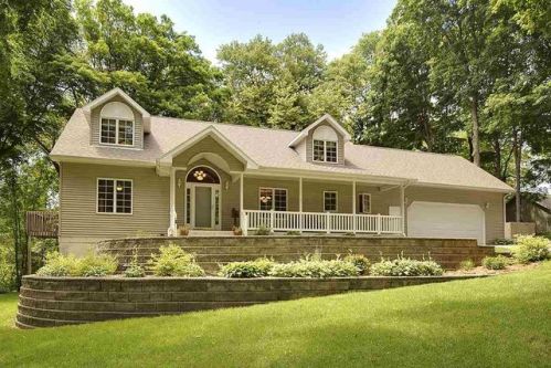 109 Winding Ridge Rd, Denver, IA 50622-1109