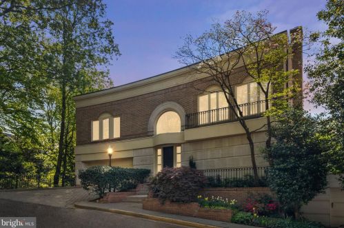 4500 Foxhall Cres, Washington, DC 20007-1055