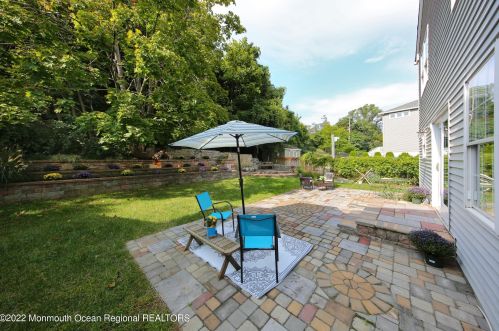 39 Shore Dr, Monmouth Hills NJ  07732-1027 exterior