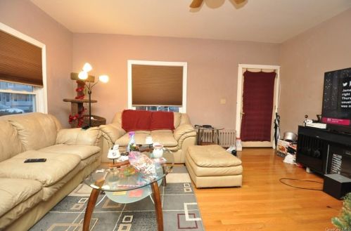17 Harrison St, Middletown, NY 10940-3805