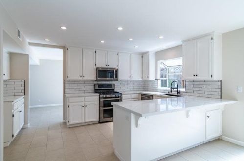 1281 Aspen Cir, Hollister, CA